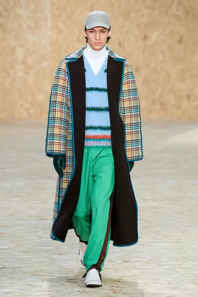 Look 32